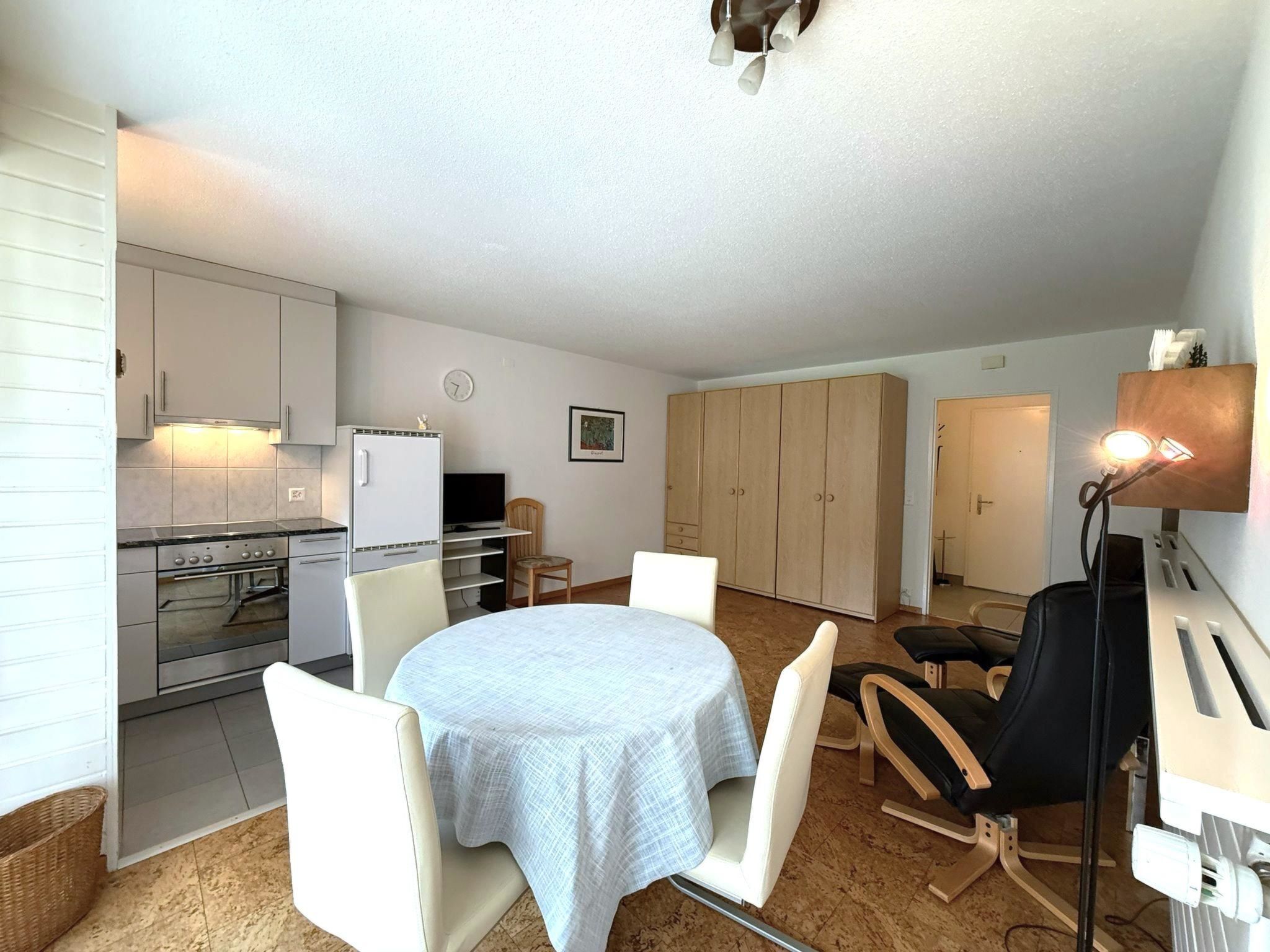 Fridge, dishwasher, cookware/dishes/utensils