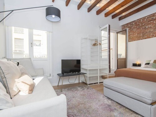 3-guest Oasis With Scenic Terrace