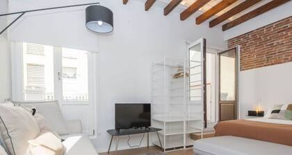 3-guest Oasis With Scenic Terrace