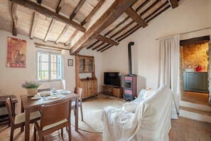 Smart TV - A wonderful apartment in a traditional village in the heart of Umbria (Perugia)