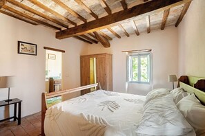 2 bedrooms, iron/ironing board, free WiFi, bed sheets - A wonderful apartment in a traditional village in the heart of Umbria (Perugia)