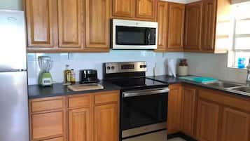 Coffee/tea maker, microwave, oven, stovetop