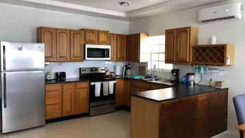 Coffee/tea maker, microwave, oven, stovetop