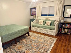 Room - Charming Home in Ft Walton - Mins to Base~Beaches. (Fort Walton Beach)