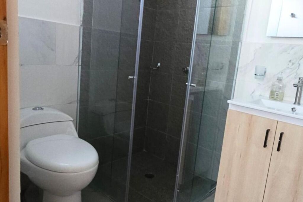 Dusche, Handtücher, Seife, Toilettenpapier