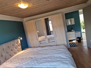 3 quartos, ferros/tábuas de passar roupa, Wi-Fi, roupa de cama