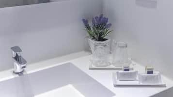 Een douche, handdoeken