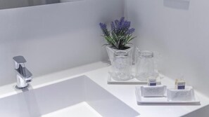 Een douche, handdoeken