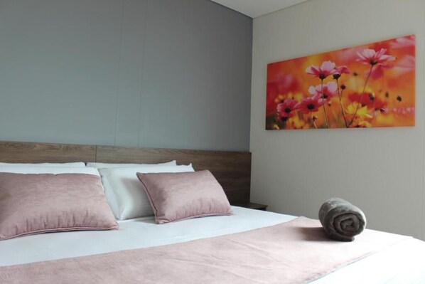 Junior Double Room | In-room safe, desk, soundproofing, free WiFi
