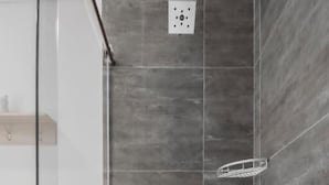 A shower with a glass door, tiled walls, and a control panel. - HOTEL RILUX BARRANCABERMEJA (Barrancabermeja)