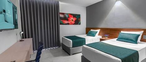 Standard Twin Room | In-room safe, desk, soundproofing, WiFi (free)