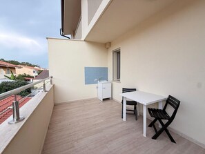 Outdoor dining - Guest House 'Turri Manna Domo 1' with Private Terrace, Wi-Fi and Air Conditioning (Turri Manna)