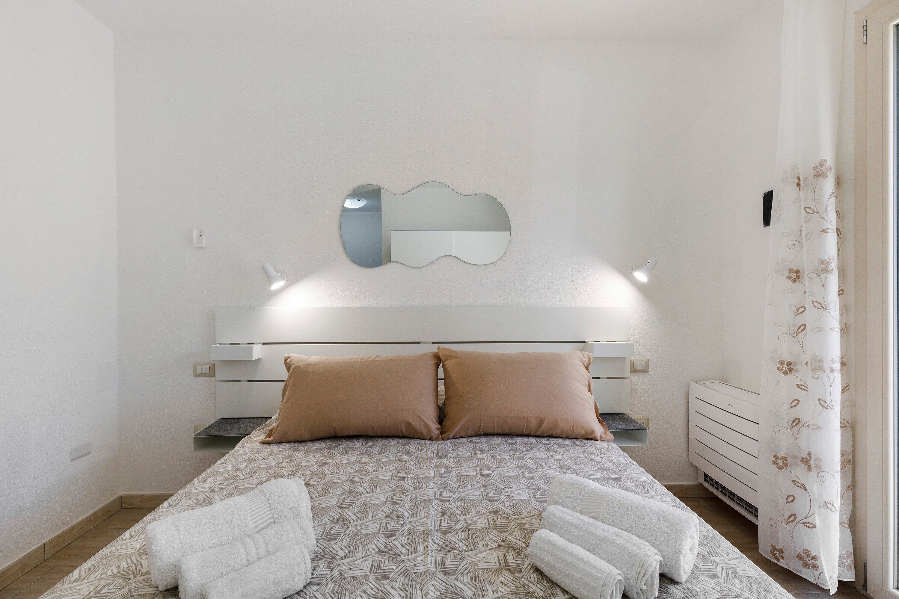 WiFi, bed sheets