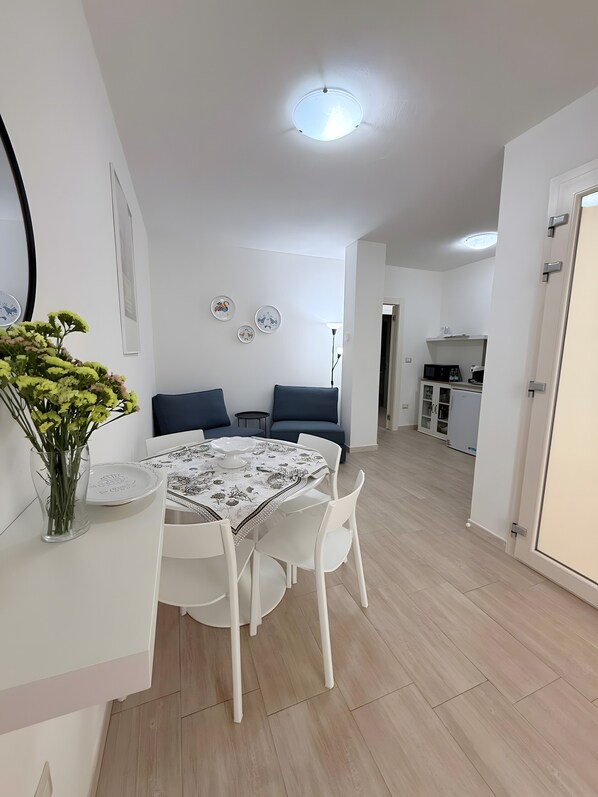 Dining - Guest House 'Turri Manna Domo 1' with Private Terrace, Wi-Fi and Air Conditioning (Turri Manna)