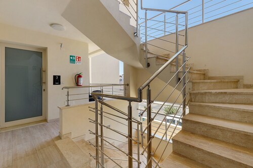 'Turri Manna Domo 5' independent apartment with balcony, Wi-Fi and air conditioning