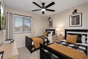 3 Schlafzimmer, Schreibtisch, Bügeleisen/Bügelbrett, Reisekinderbett