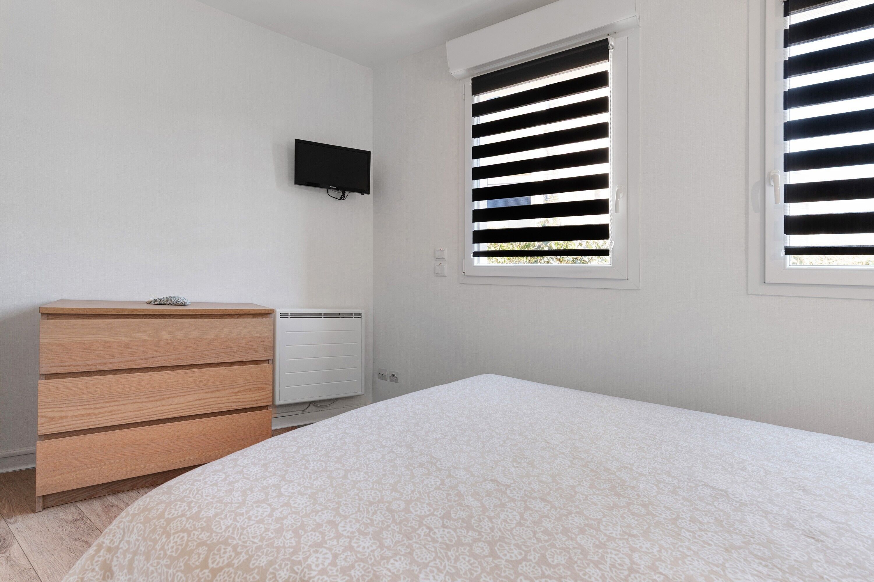 2 bedrooms, bed sheets