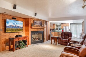 TV, fireplace, DVD player, video library - Rustic Roots | Hot Tub | 30 Min to Yellowstone (Island Park)