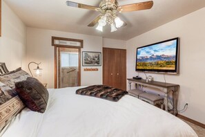 5 bedrooms, desk, travel cot, WiFi - Rustic Roots | Hot Tub | 30 Min to Yellowstone (Island Park)