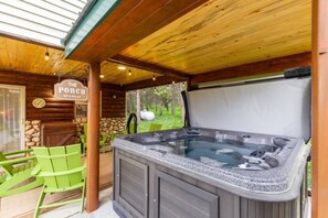 Outdoor spa tub - Rustic Roots | Hot Tub | 30 Min to Yellowstone (Island Park)