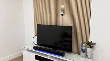 Room, 2 Bedrooms | Interior