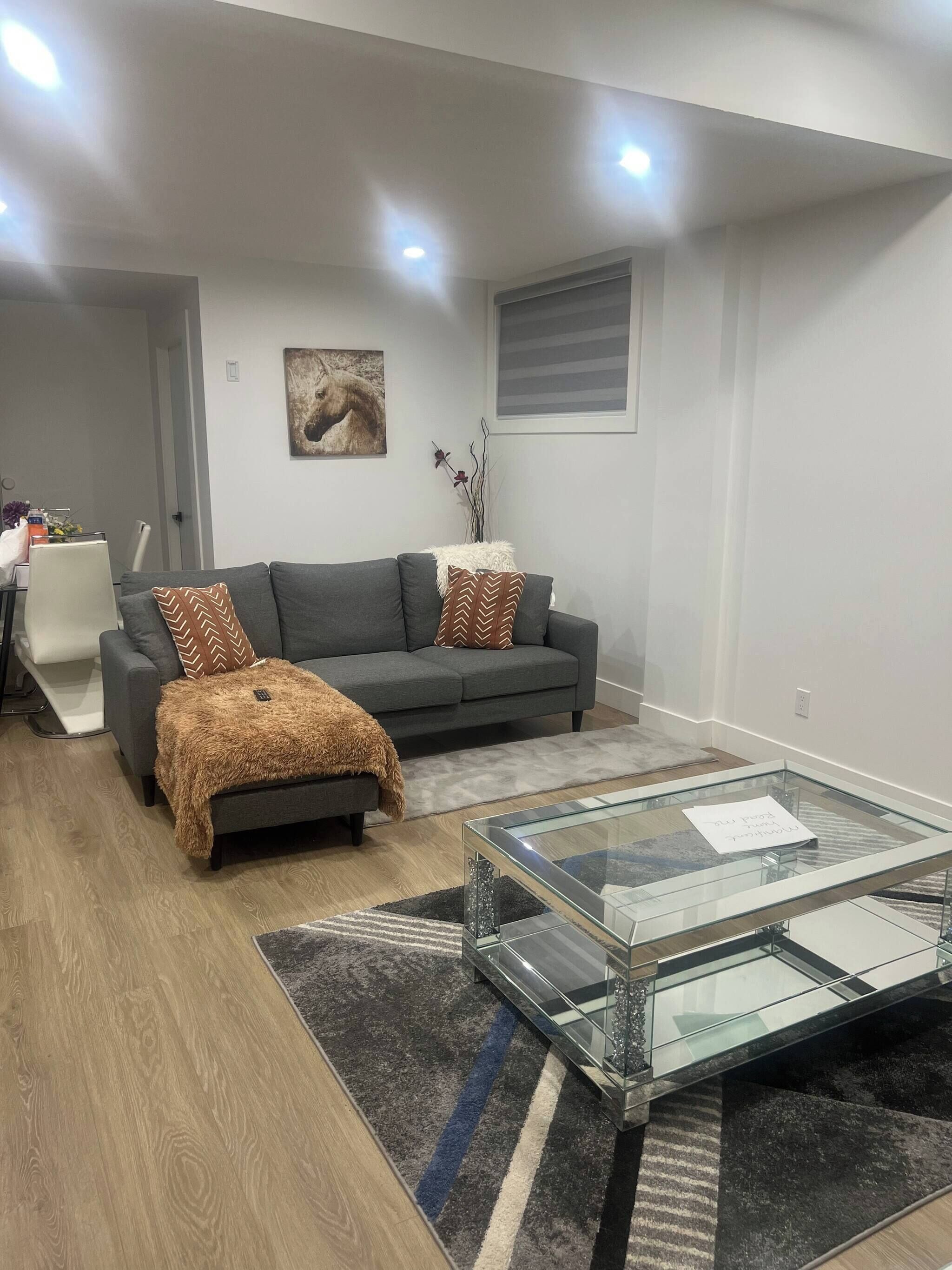 Room, 2 Bedrooms | Living room