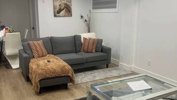 Room, 2 Bedrooms | Living room