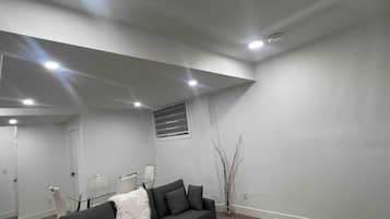 Room, 2 Bedrooms | Living room