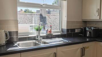 Dishwasher, cookware/dishes/utensils