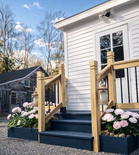 White Lily Lodge 50 acre estate with private lake
