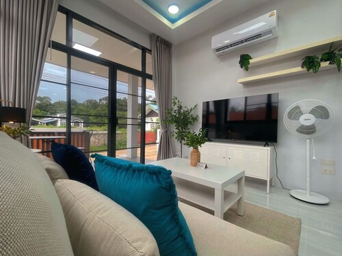 Ubon Hideaway – Private Villa, Just a Short Walk to the Lake, Pets Welcome