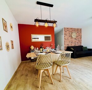 Dining - House with a renovated courtyard—"Le Cocon d'Albi"—5 minutes from downtown (Albi)