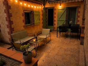 Outdoor dining - House with a renovated courtyard—"Le Cocon d'Albi"—5 minutes from downtown (Albi)