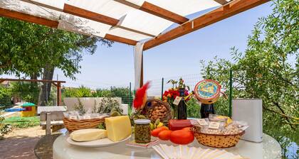 NEW LIFE Villalba Resort - Room '102' with Shared Terrace, Wi-Fi and Air Conditioning