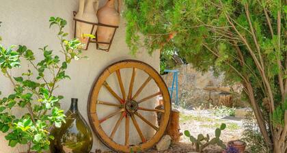 NEW LIFE Villalba Resort - Room '102' with Shared Terrace, Wi-Fi and Air Conditioning
