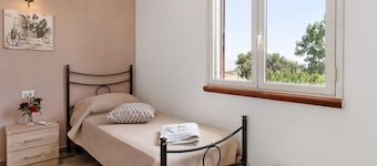 NEW LIFE Villalba Resort - Room '102' with Shared Terrace, Wi-Fi and Air Conditioning