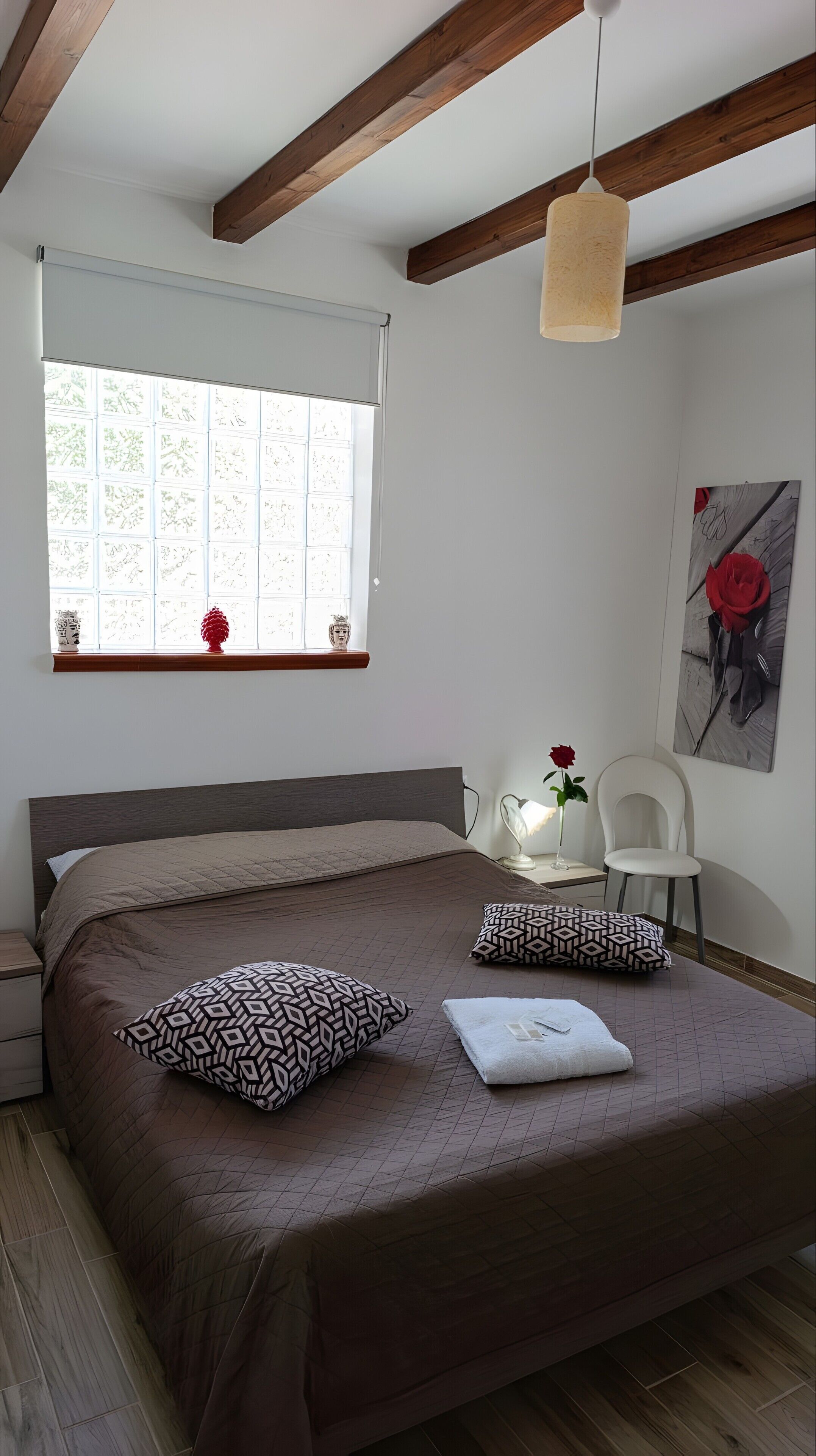 WiFi, bed sheets