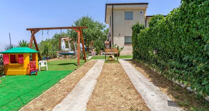NEW LIFE Villalba Resort - Room '101' with Shared Terrace, Wi-Fi and Air Conditioning