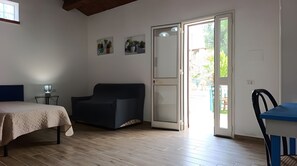 Interior - NEW LIFE Villalba Resort – Apartment '106' with Shared Terrace, Wi-Fi & Air Conditioning (Villalba)