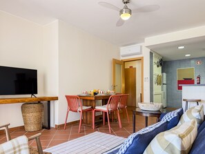 TV - #382 Modern Apartment with Private Balcony & BBQ (Armação de Pêra)