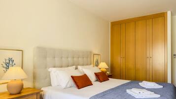 Iron/ironing board, WiFi (free), bed sheets