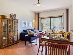 TV - #382 Modern Apartment with Private Balcony & BBQ (Armação de Pêra)