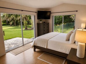 Desk, iron/ironing board, travel cot, WiFi - SWISS 42 - Golf Course (Clermont)