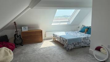 5 bedrooms, WiFi (free), individually decorated, individually furnished