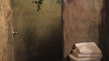 Amenidades de baño gratuitas, toallas, jabón, shampoo
