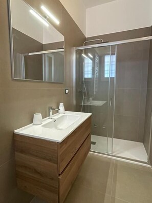 Comfort-Dreibettzimmer | Badezimmer