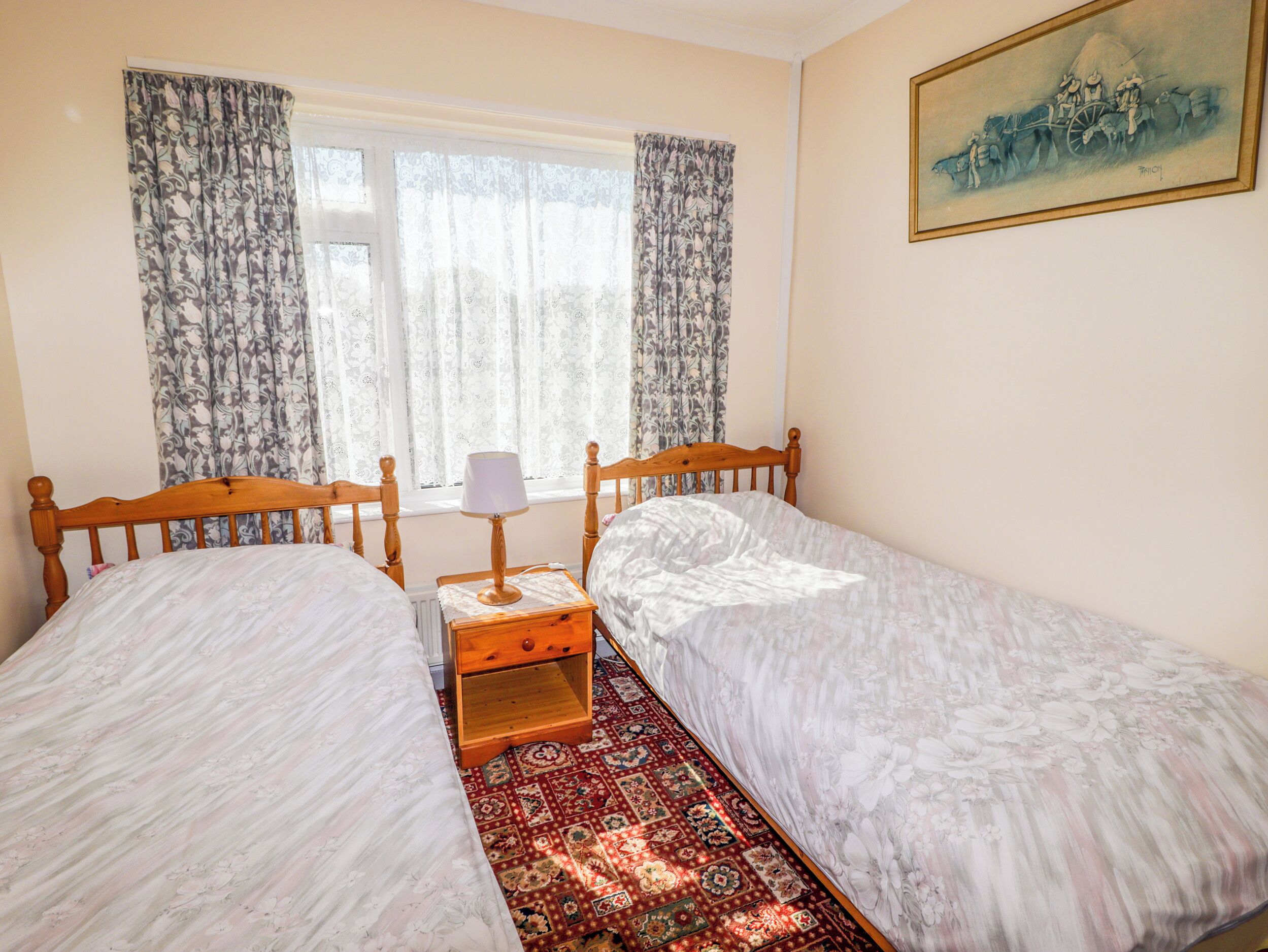 2 bedrooms, individually decorated, individually furnished