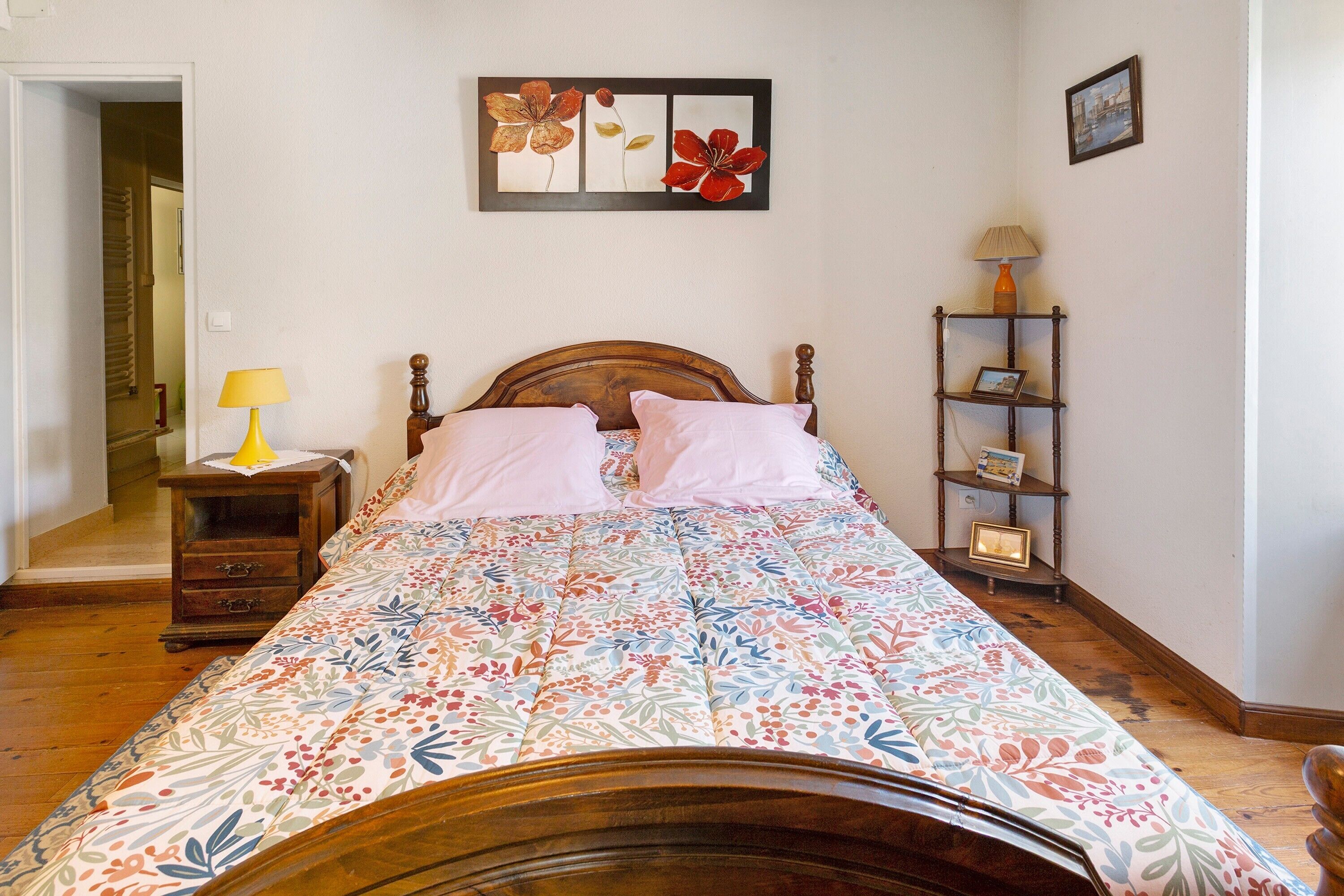 2 habitaciones, tabla de planchar con plancha, wifi y ropa de cama 