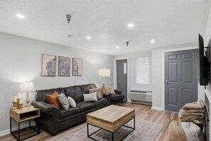 Living area - Walk to Gatlinburg! Updated 2BR Downtown w/Views! (Gatlinburg)