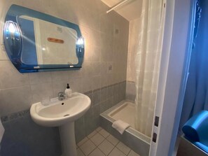 Habitación doble Deluxe, vista a la ciudad | Baño